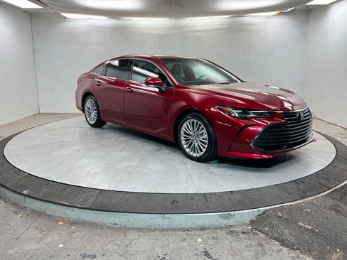 Used 2020 Toyota Avalon Limited image 8