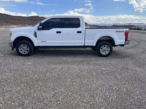 Used 2017 Ford F250 XLT AWD/4WD image 5