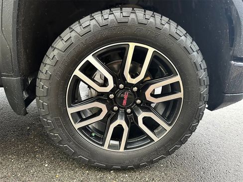 Used 2022 GMC Sierra 1500 AT4 w/ AT4 Premium Package image 9