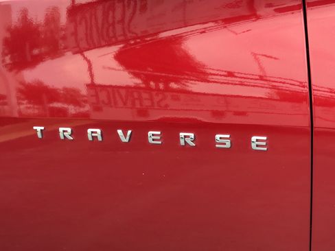 Used 2023 Chevrolet Traverse LT FWD image 7