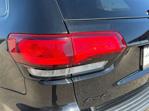 Used 2020 Jeep Grand Cherokee Altitude AWD/4WD image 12