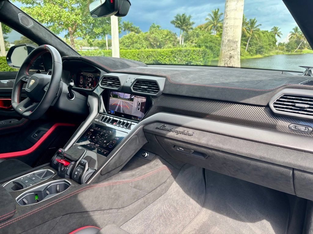 Used 2024 Lamborghini Urus Performante AWD/4WD image 23