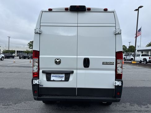 Used 2023 RAM ProMaster 2500 FWD image 9