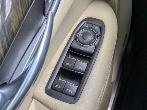 Used 2018 Cadillac XT5 AWD image 22