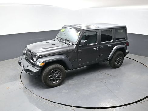 Used 2025 Jeep Wrangler Unlimited Sport AWD/4WD image 45