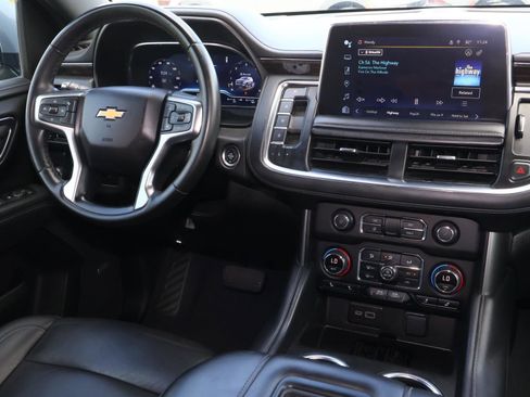 Used 2024 Chevrolet Suburban LT RWD image 11