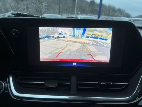 Used 2024 Chevrolet Trax RS w/ Sunroof Package image 25