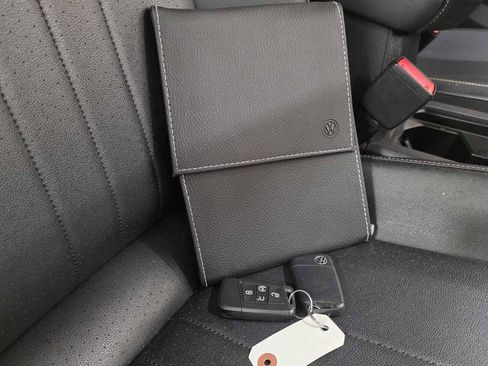 Used 2022 Volkswagen Tiguan SE image 29