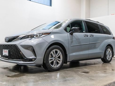 Certified 2023 Toyota Sienna XSE w/ XSE Plus Package image 3