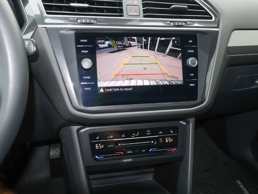 Used 2024 Volkswagen Tiguan SE w/ Panoramic Sunroof Package AWD/4WD image 20