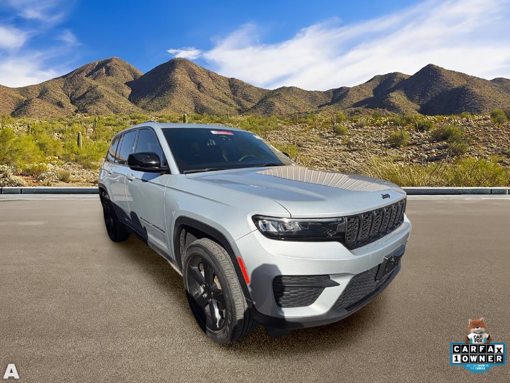 Used 2023 Jeep Grand Cherokee Altitude AWD/4WD image 4