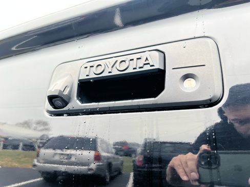 Used 2016 Toyota Tundra SR5 image 23