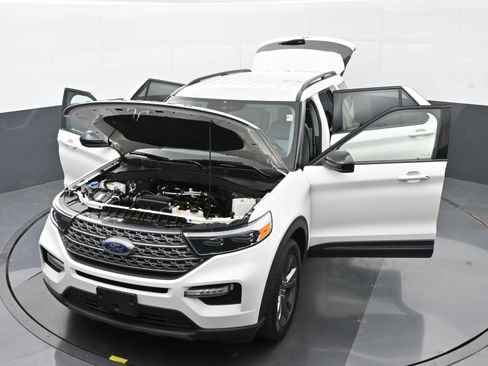 Used 2023 Ford Explorer XLT w/ Equipment Group 202A AWD/4WD image 47