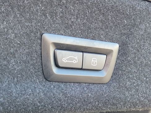 Used 2025 BMW 330i Sedan image 8