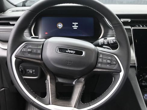 New 2025 Jeep Grand Cherokee L Limited image 29