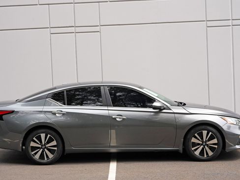 Used 2021 Nissan Altima 2.5 SV FWD image 46