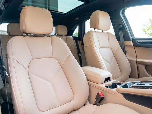 Certified 2025 Porsche Macan image 23