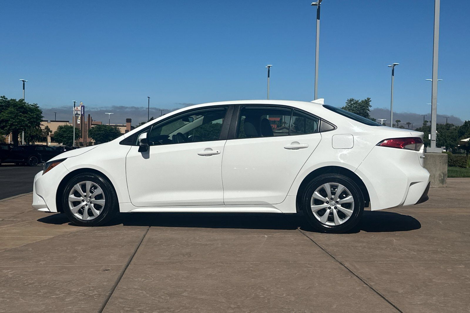 Used 2023 Toyota Corolla LE FWD image 8