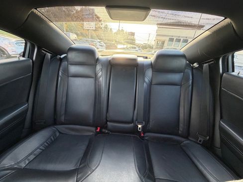 Used 2018 Dodge Charger SXT Plus w/ Blacktop Package image 15