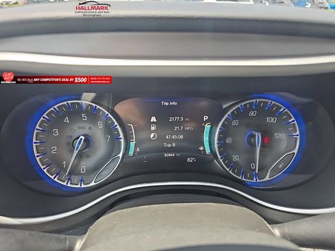 Used 2023 Chrysler Pacifica Touring-L FWD image 16