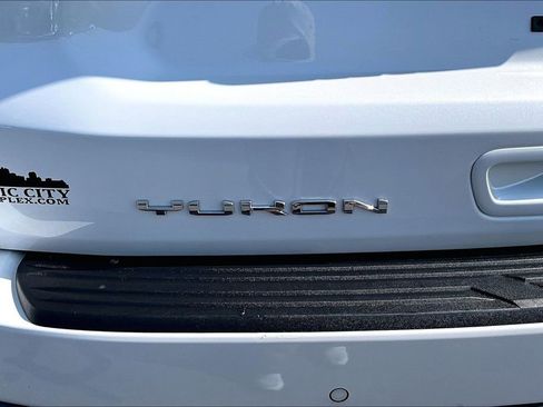 Used 2024 GMC Yukon AT4 AWD/4WD image 26