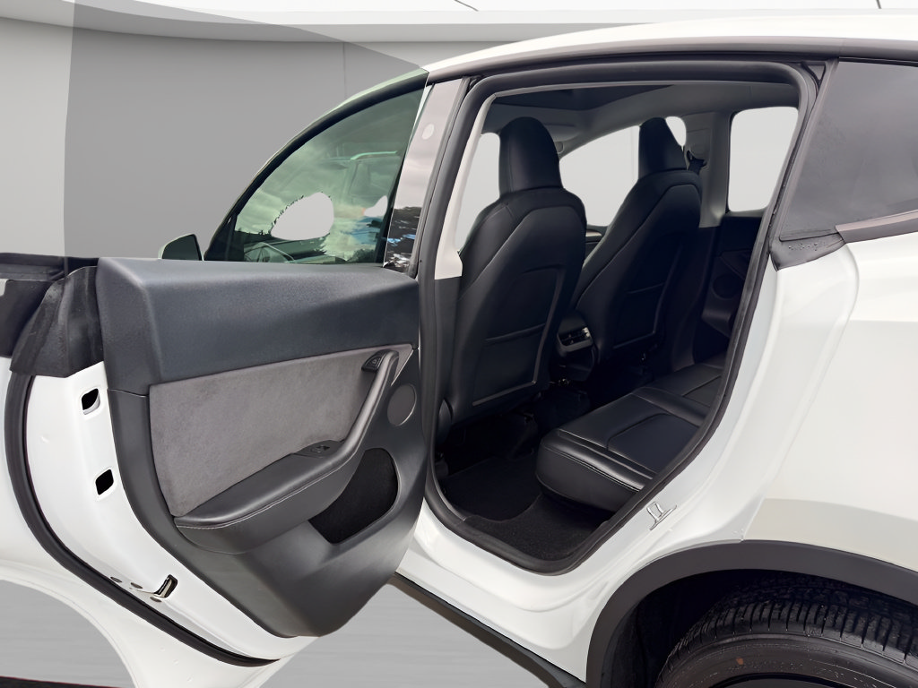 Used 2023 Tesla Model Y Long Range AWD/4WD image 25