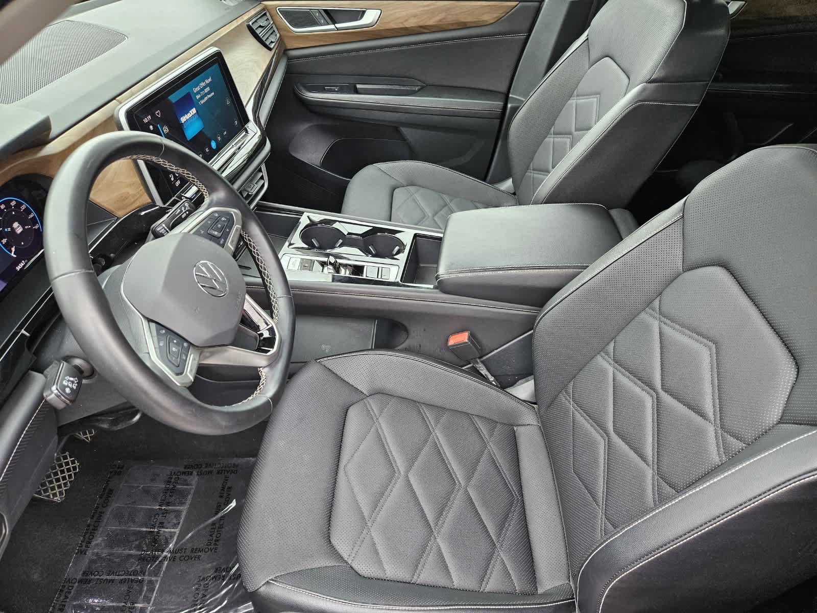 Used 2025 Volkswagen Atlas SE FWD image 2