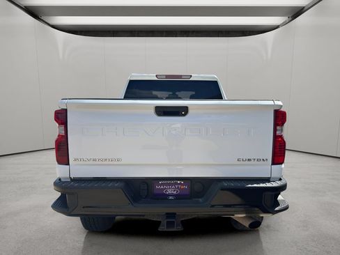Used 2023 Chevrolet Silverado 2500 Custom AWD/4WD image 4