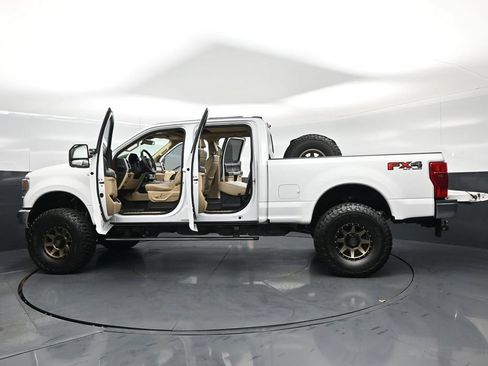 Used 2021 Ford F250 Lariat w/ Lariat Ultimate Package AWD/4WD image 32