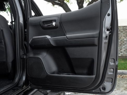 Used 2019 Toyota Tacoma TRD Sport w/ Technology Package image 54