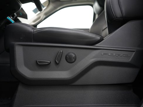 Used 2025 Ford Expedition Platinum image 35