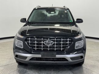 Used 2024 Hyundai Venue SEL video 2