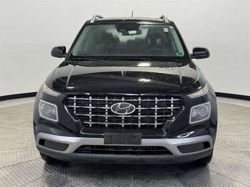 Used 2024 Hyundai Venue SEL image 2