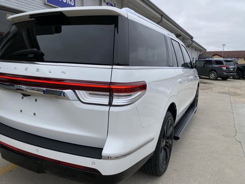 Used 2024 Lincoln Navigator L Reserve image 9