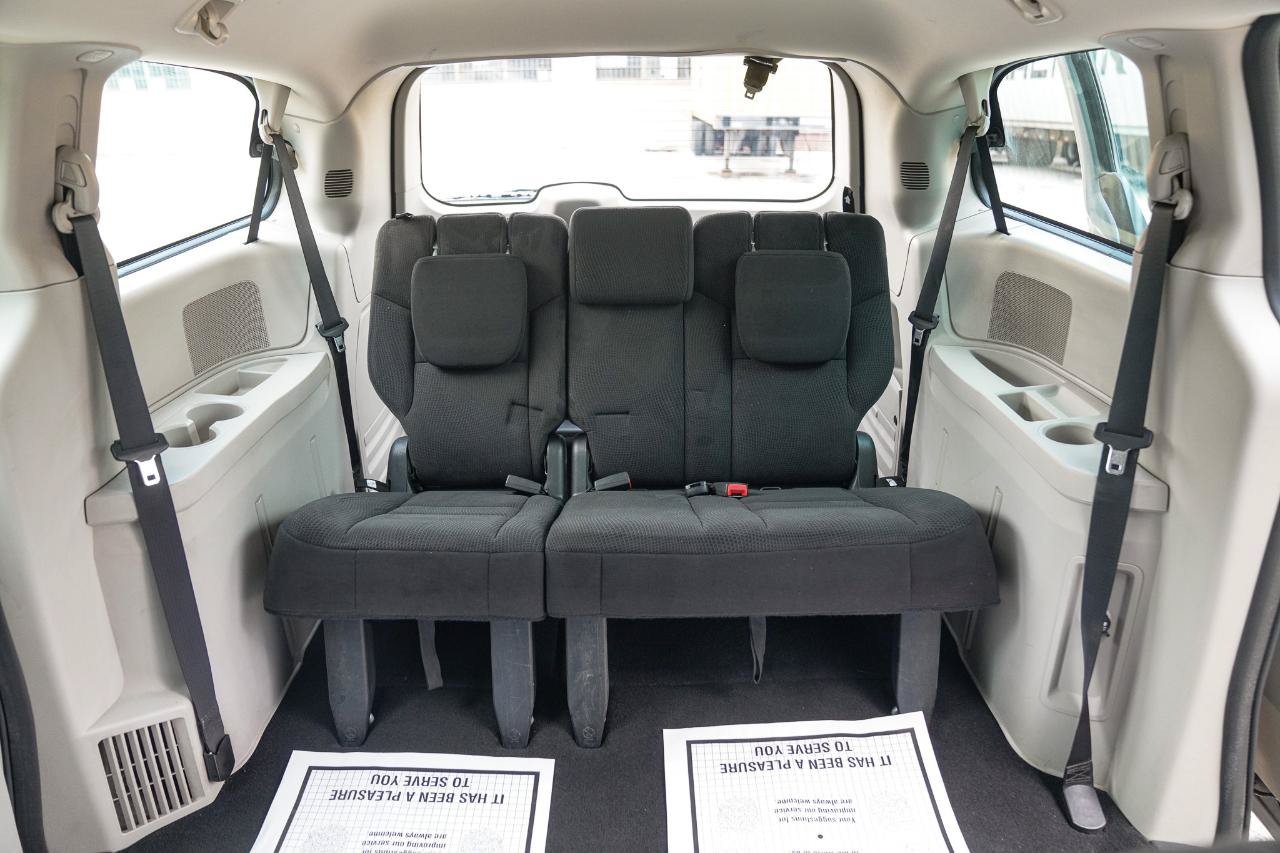 Used 2014 Dodge Grand Caravan American Value Package FWD image 25