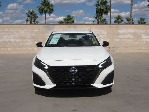 Used 2025 Nissan Altima 2.5 SR FWD image 3