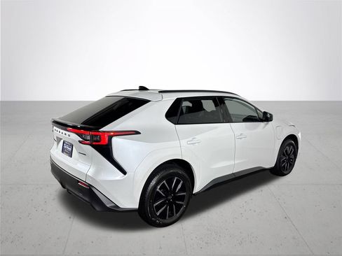 New 2026 Subaru Solterra AWD/4WD image 6