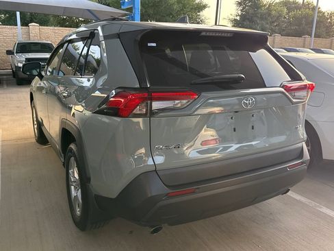 Used 2020 Toyota RAV4 XLE w/ Convenience Package FWD image 7
