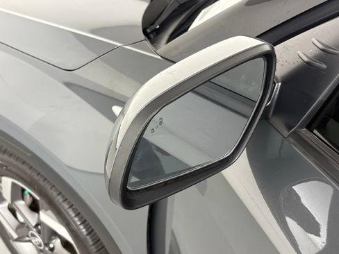Used 2025 Hyundai Venue SEL FWD image 12