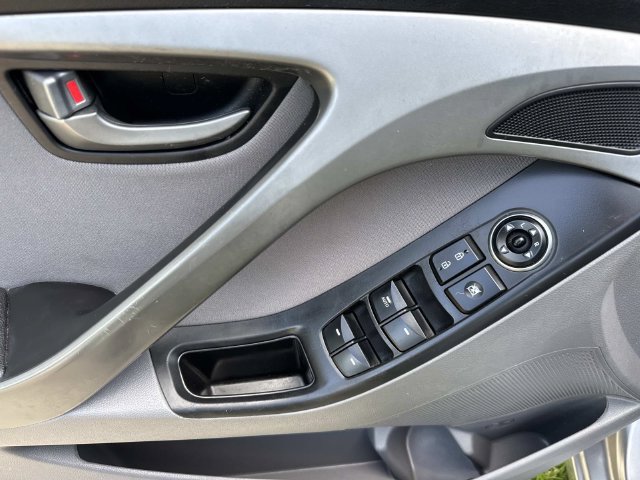 Used 2015 Hyundai Elantra SE w/ Option Group 02 FWD image 19