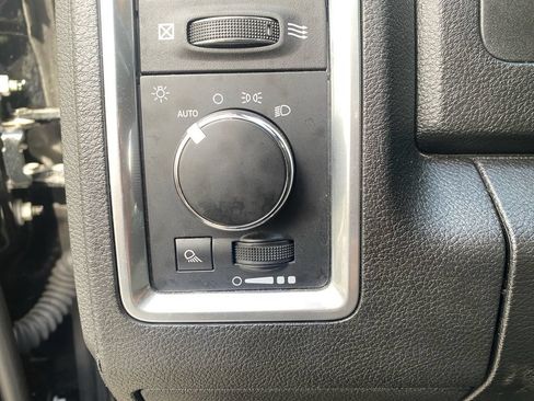 Used 2024 RAM 1500 Classic SLT AWD/4WD image 21