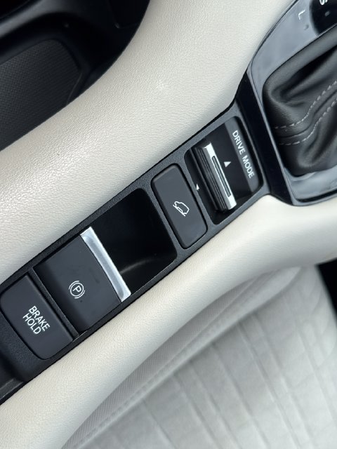 Used 2025 Honda HR-V LX image 28