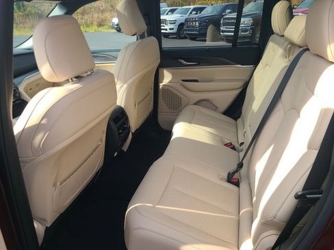 New 2025 Jeep Grand Cherokee Limited w/ Luxury Tech Group II image 19