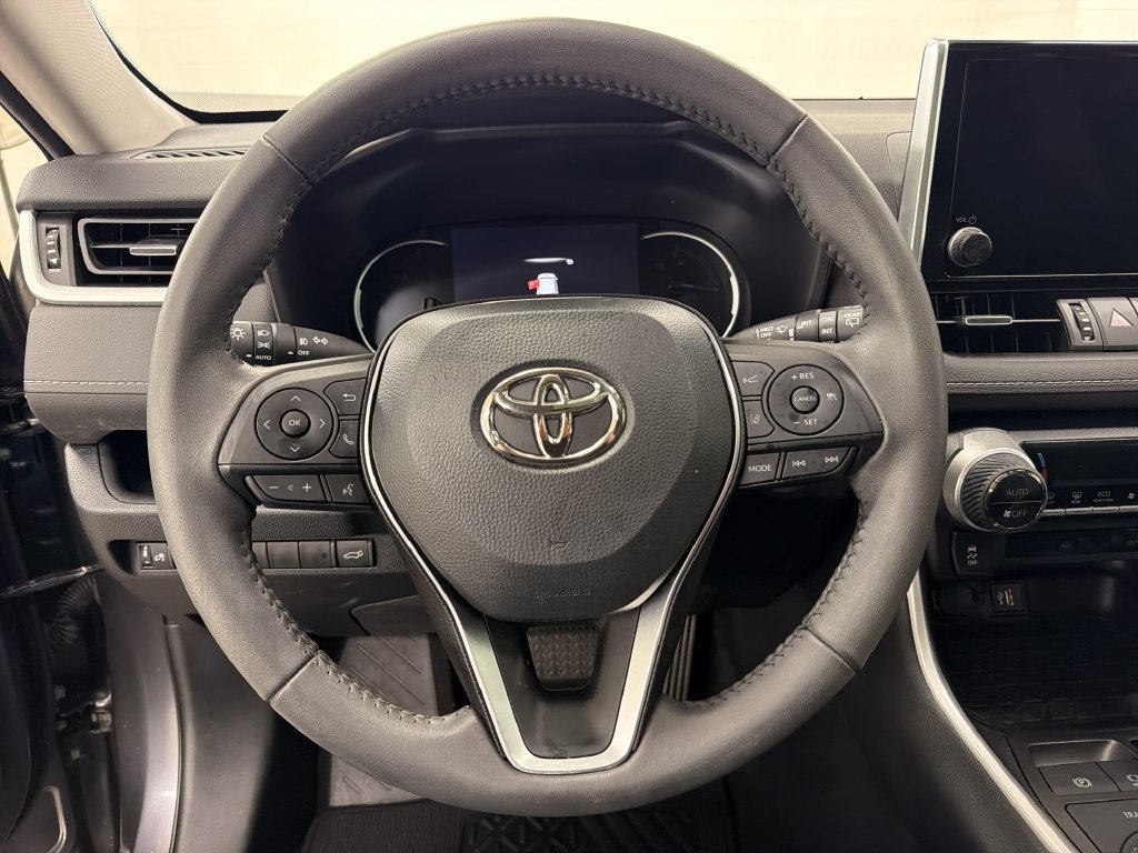 Used 2023 Toyota RAV4 XLE Premium AWD/4WD image 20