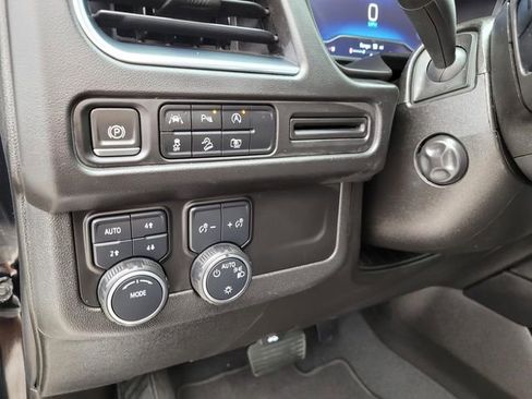 Used 2023 Chevrolet Suburban Z71 w/ Luxury Package image 22