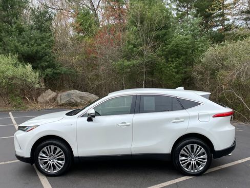 Used 2021 Toyota Venza XLE w/ Softex Package AWD/4WD image 2