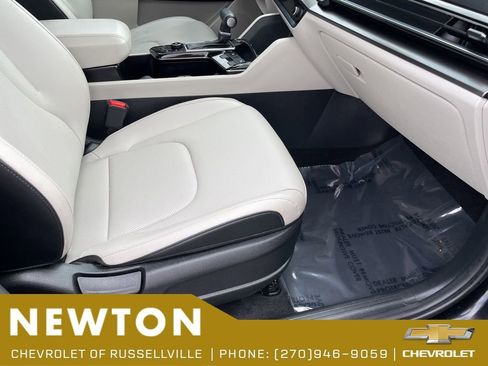 Used 2025 Kia Sportage EX FWD image 28