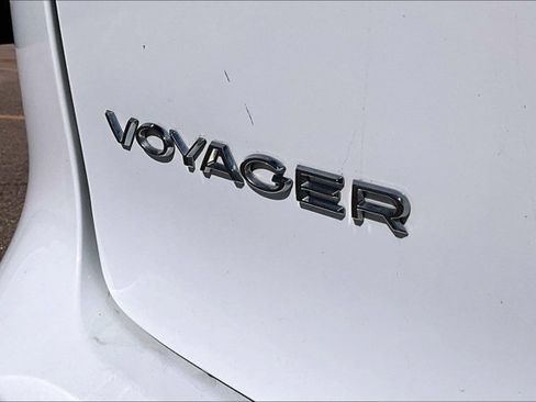 Used 2021 Chrysler Voyager Lxi FWD image 24