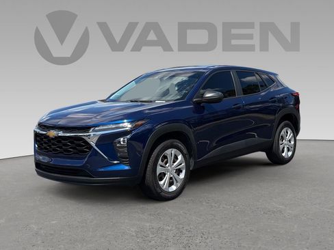 Used 2024 Chevrolet Trax LS w/ Driver Confidence Package FWD image 22
