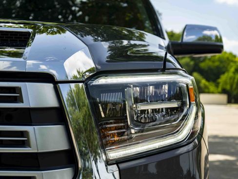 Used 2018 Toyota Tundra Limited w/ Limited Premium Package RWD image 11